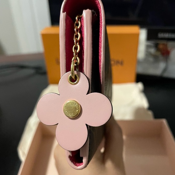 ✨SOLD✨Louis Vuitton Monogram Bloom Flower Emilie Wallet / Clutch - Picture 9 of 13